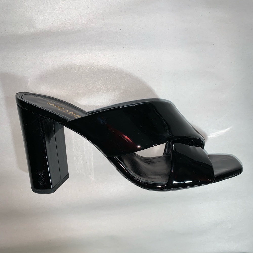 👋🏾SOLD👋🏾SAINT LAURENT size 40 Black Patent Leather MULES